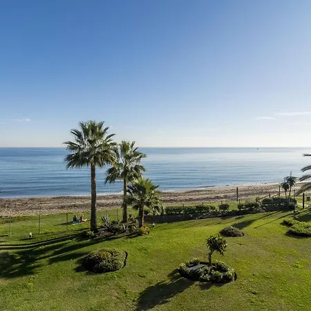 Apartment Hb - Comfortable Beachfront Holiday Apartment Estepona