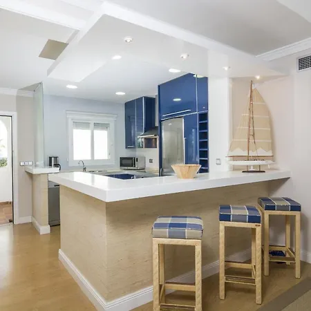 Apartment Hb - Comfortable Beachfront Holiday Apartment *