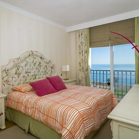 Apartment Hb - Comfortable Beachfront Holiday Apartment Estepona