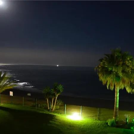 Apartment Hb - Comfortable Beachfront Holiday Apartment